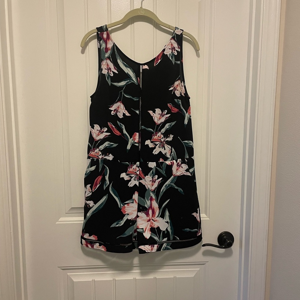 Size small. Only worn a few times